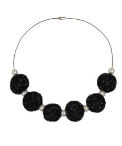 Villapallikeste kaelakee