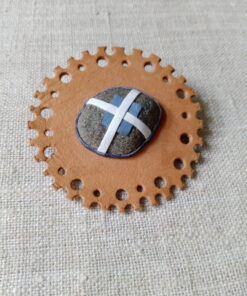 Nahast prees loodusliku kiviga