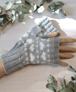 Laste hallid südametega kätised